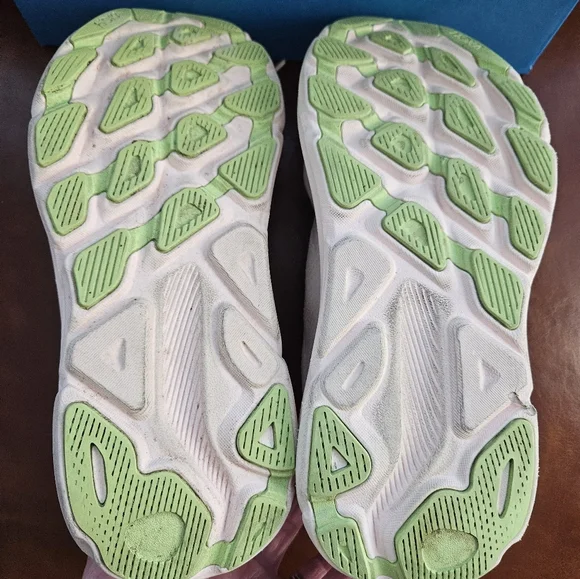 HOKA Clifton 9 size 7 womens - Picture 7 of 15